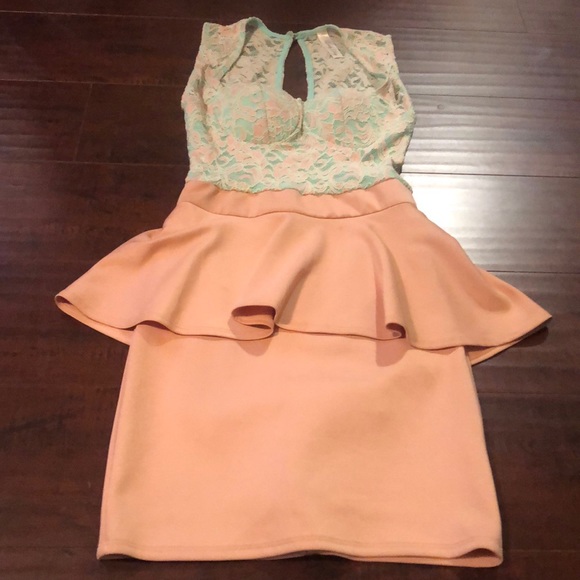 Dresses & Skirts - 🔥Lace Peplum Dress